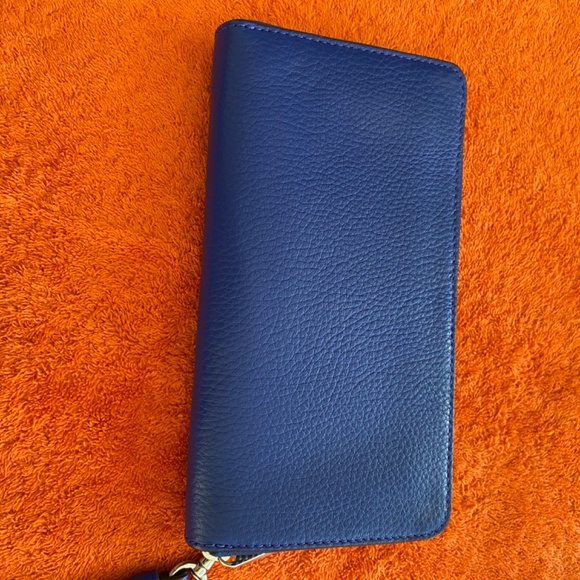 Coach Pebble Blue leather wallet with wrist strap. - Picture 4 of 4